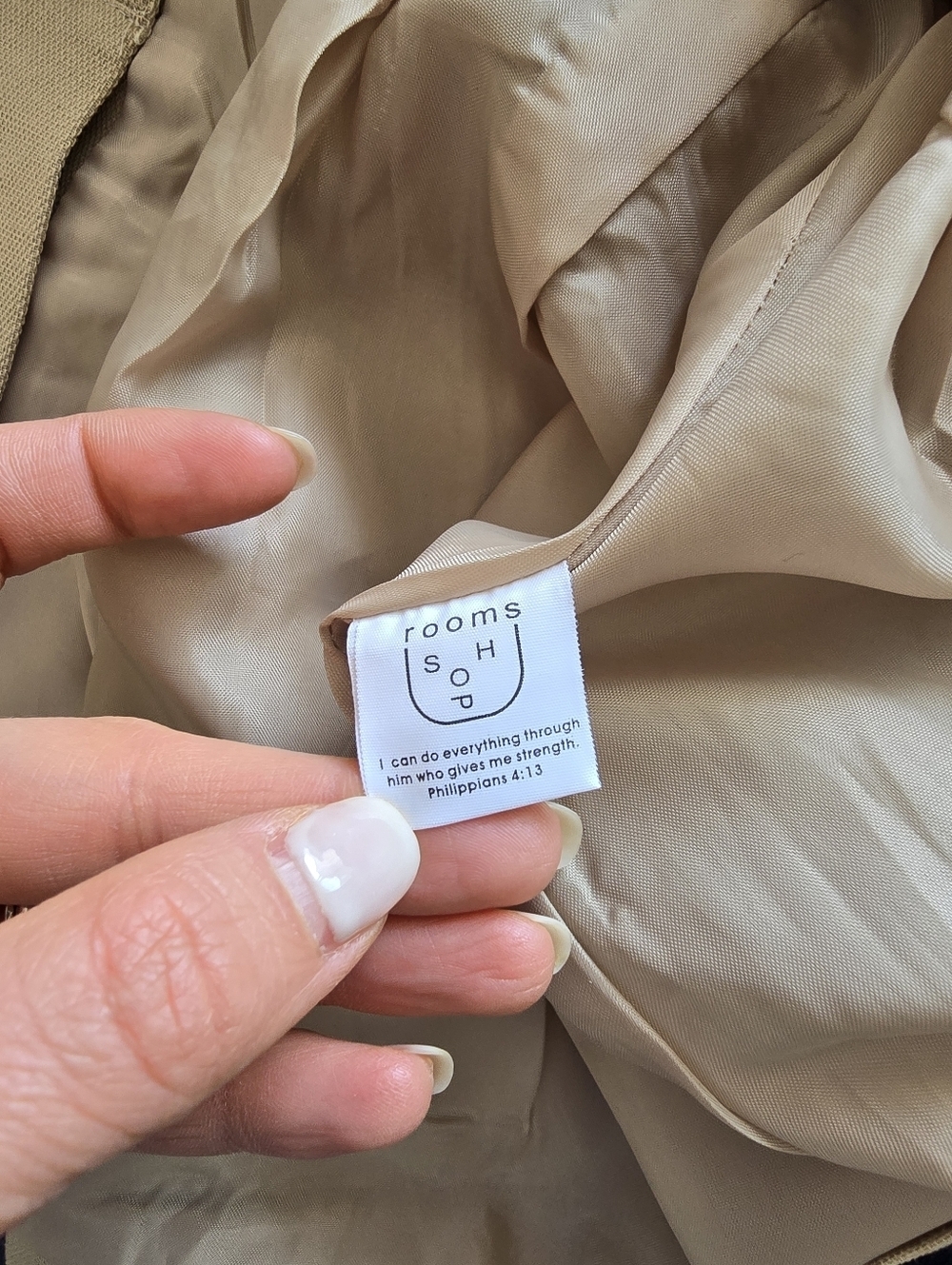 Rooms Shop Beige Women's Tailored Button-Front Top Size S/M - Picture 8 of 13
